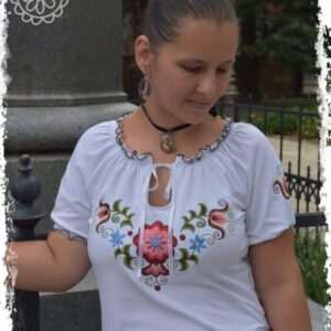 "Cuman Flower" bow-tie blouse, short-sleeved, white