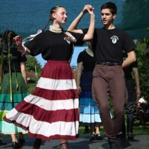Country skirt, burgundy-white